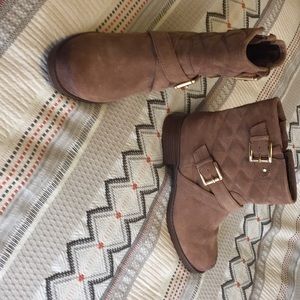 Comfortiva women’s suede ankle boots- vestry